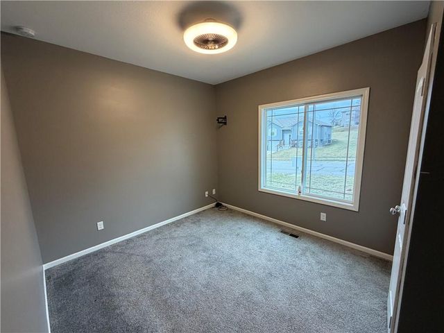 2321 S Heartland Court, Independence, MO 64057