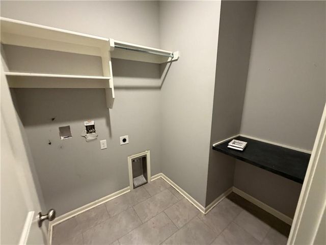 2321 S Heartland Court, Independence, MO 64057