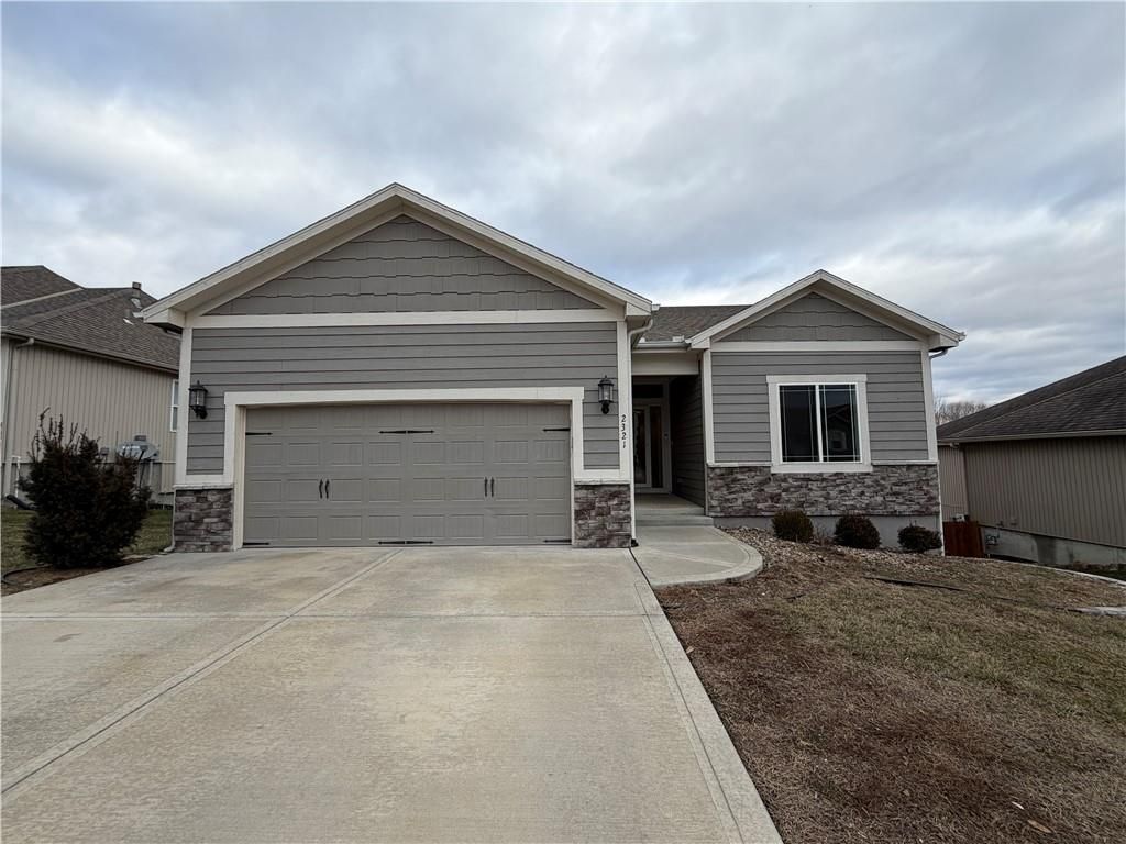 2321 S Heartland Court, Independence, MO 64057