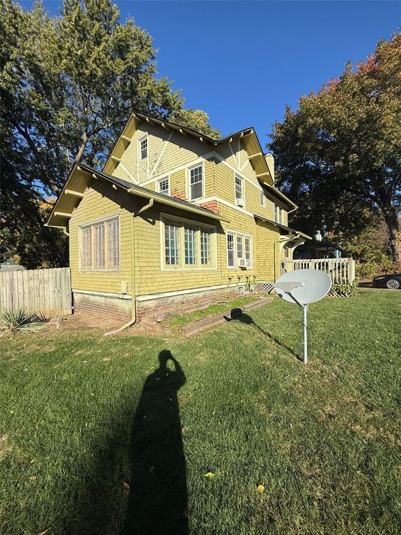 684 31st Street, Des Moines, IA 50312