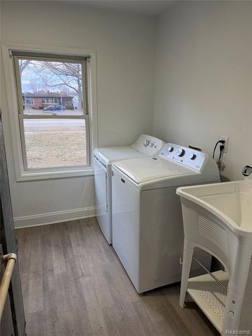 27284 Bunert Road, Warren, MI 48088