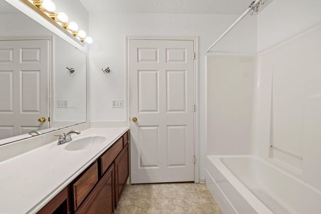 845 Clubside Drive, East Bernard, TX 77435