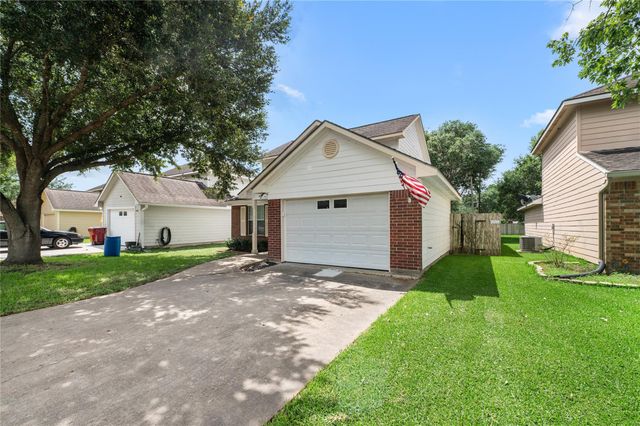 845 Clubside Drive, East Bernard, TX 77435
