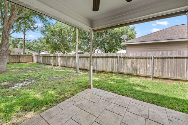 845 Clubside Drive, East Bernard, TX 77435