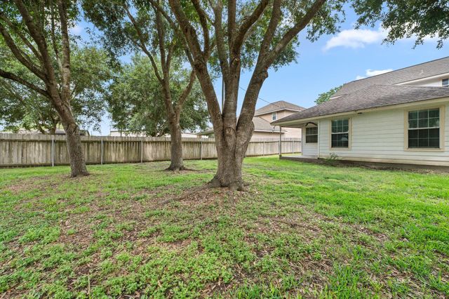 845 Clubside Drive, East Bernard, TX 77435