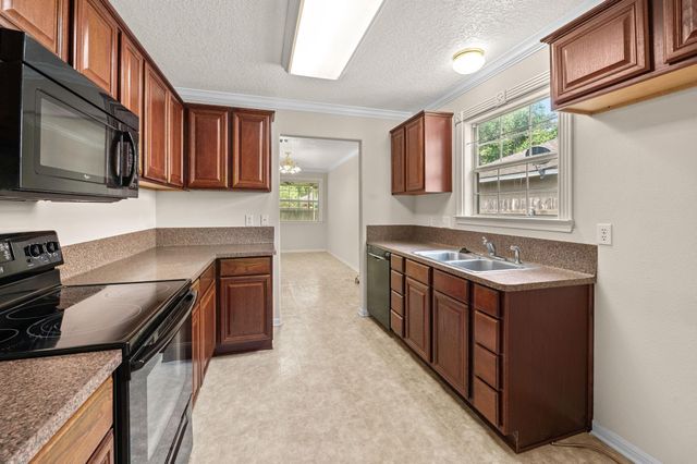 845 Clubside Drive, East Bernard, TX 77435