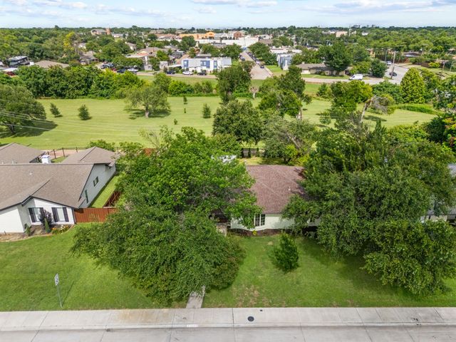 10018 Cromwell Drive, Dallas, TX 75229