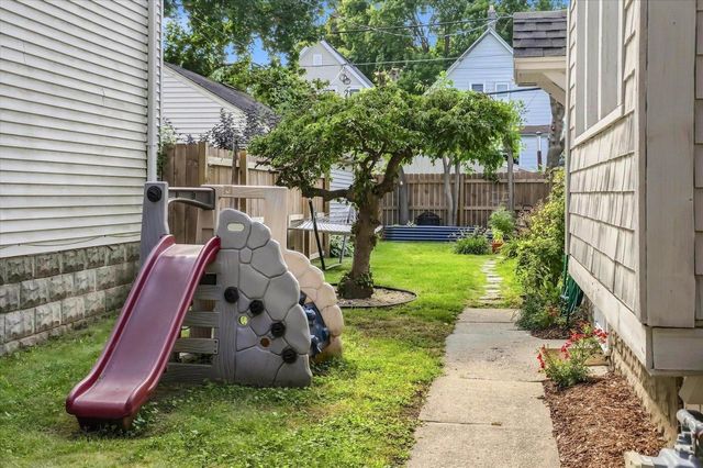 3313 N Bremen STREET, Milwaukee, WI 53212