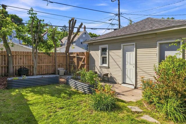 3313 N Bremen STREET, Milwaukee, WI 53212