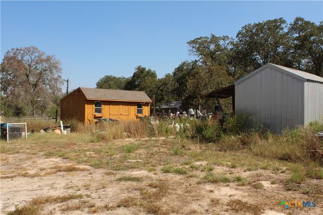 222 Oak Valley, La Vernia, TX 78121