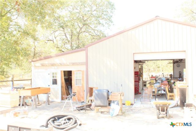 222 Oak Valley, La Vernia, TX 78121