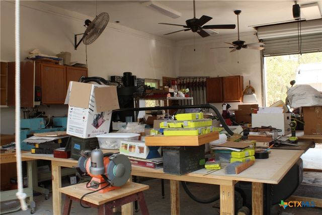 222 Oak Valley, La Vernia, TX 78121