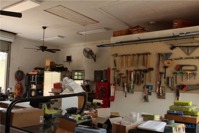 222 Oak Valley, La Vernia, TX 78121