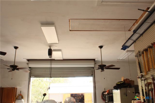 222 Oak Valley, La Vernia, TX 78121