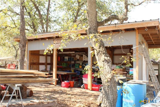 222 Oak Valley, La Vernia, TX 78121