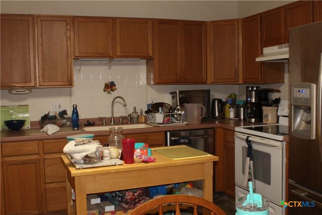 222 Oak Valley, La Vernia, TX 78121