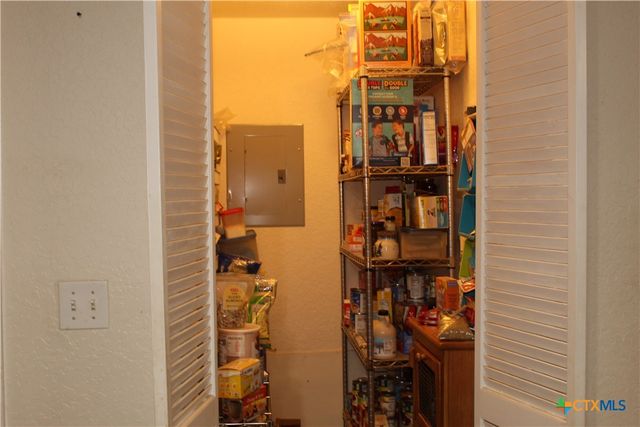 222 Oak Valley, La Vernia, TX 78121