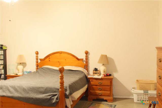 222 Oak Valley, La Vernia, TX 78121