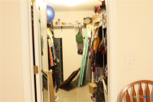 222 Oak Valley, La Vernia, TX 78121