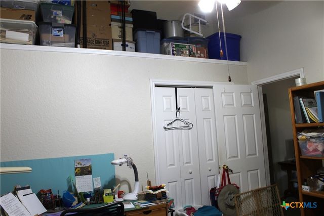 222 Oak Valley, La Vernia, TX 78121