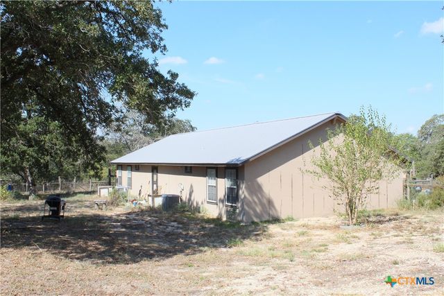 222 Oak Valley, La Vernia, TX 78121