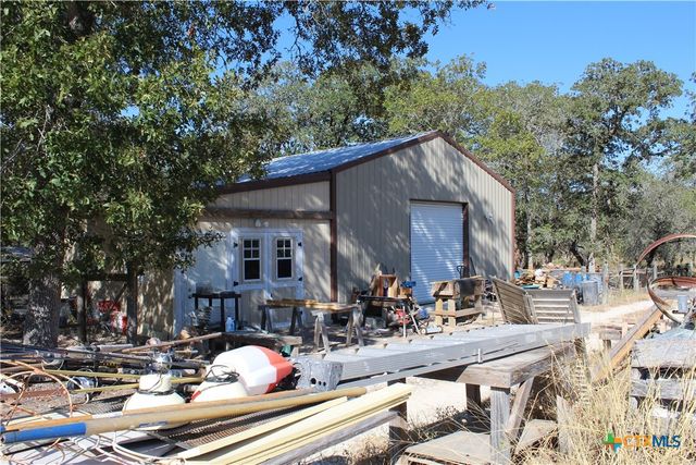 222 Oak Valley, La Vernia, TX 78121