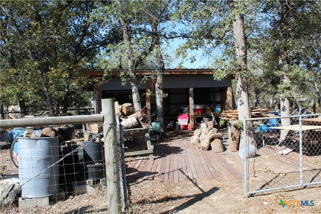 222 Oak Valley, La Vernia, TX 78121