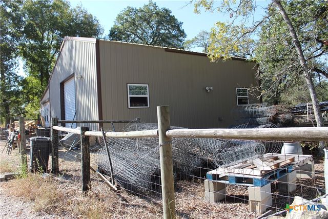 222 Oak Valley, La Vernia, TX 78121