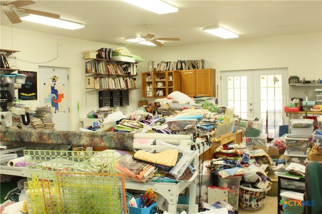 222 Oak Valley, La Vernia, TX 78121