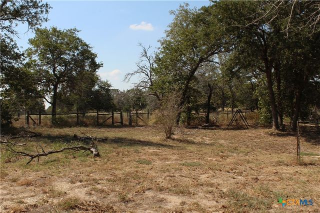 222 Oak Valley, La Vernia, TX 78121