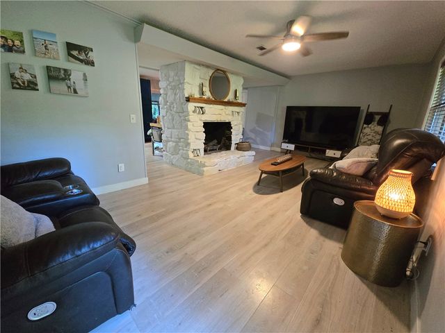15 Finger Circle, Bella Vista, AR 72715