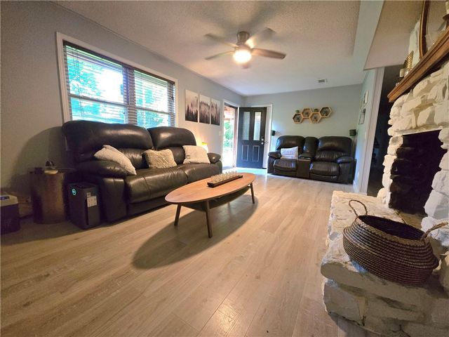 15 Finger Circle, Bella Vista, AR 72715