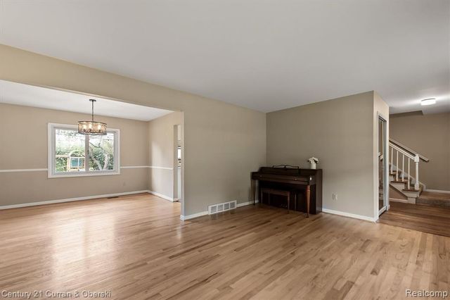 25137 Castlereigh Drive, Farmington Hills, MI 48336