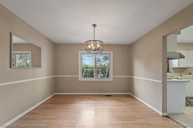 25137 Castlereigh Drive, Farmington Hills, MI 48336
