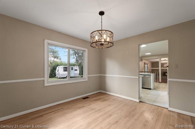 25137 Castlereigh Drive, Farmington Hills, MI 48336