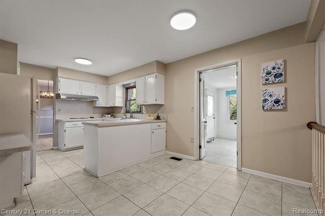 25137 Castlereigh Drive, Farmington Hills, MI 48336