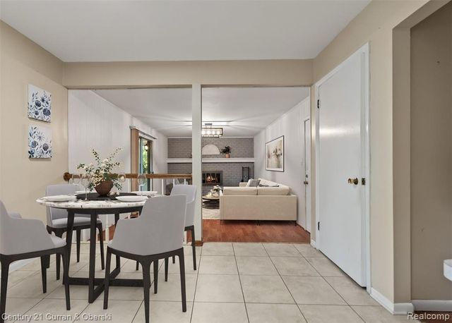 25137 Castlereigh Drive, Farmington Hills, MI 48336