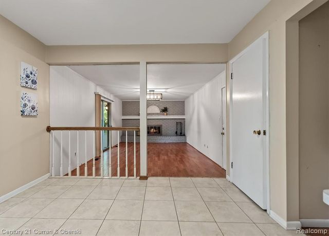 25137 Castlereigh Drive, Farmington Hills, MI 48336
