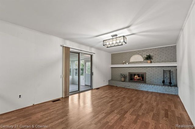 25137 Castlereigh Drive, Farmington Hills, MI 48336