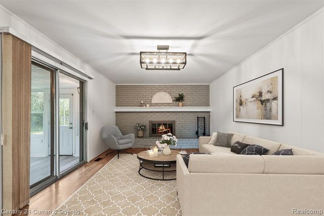 25137 Castlereigh Drive, Farmington Hills, MI 48336