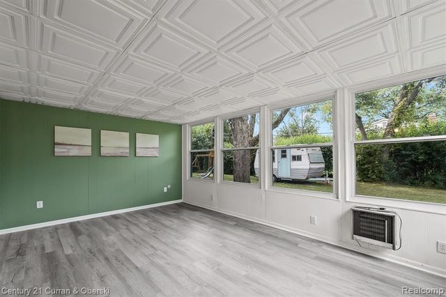 25137 Castlereigh Drive, Farmington Hills, MI 48336