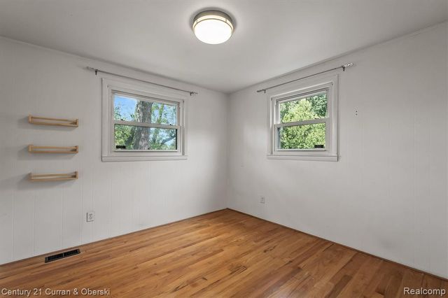 25137 Castlereigh Drive, Farmington Hills, MI 48336