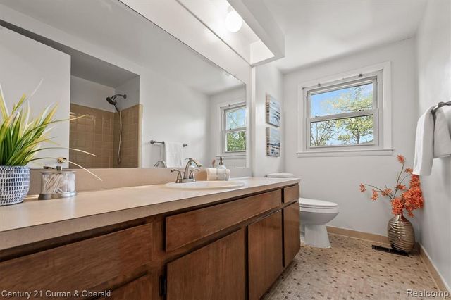 25137 Castlereigh Drive, Farmington Hills, MI 48336