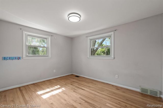 25137 Castlereigh Drive, Farmington Hills, MI 48336