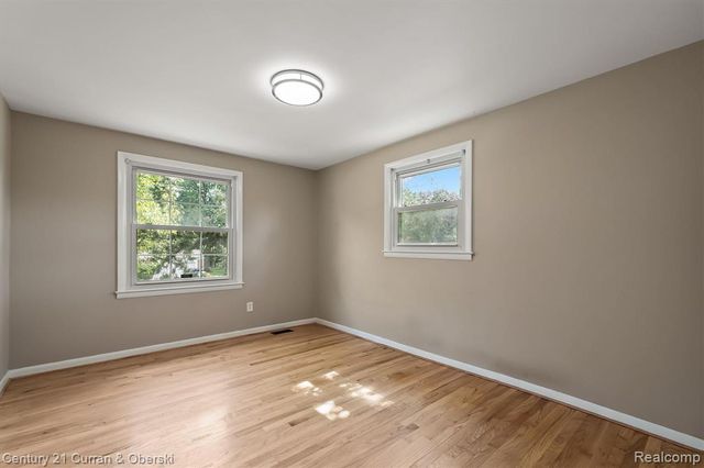 25137 Castlereigh Drive, Farmington Hills, MI 48336