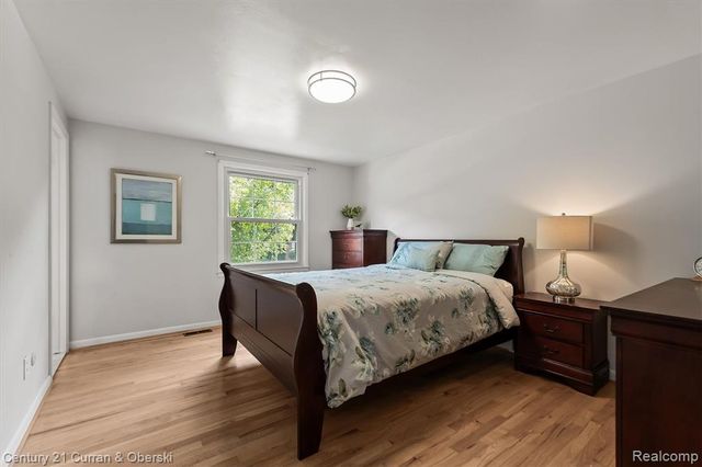 25137 Castlereigh Drive, Farmington Hills, MI 48336