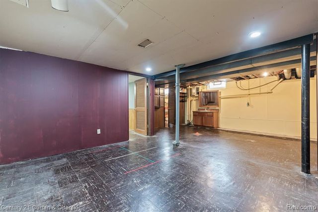 25137 Castlereigh Drive, Farmington Hills, MI 48336