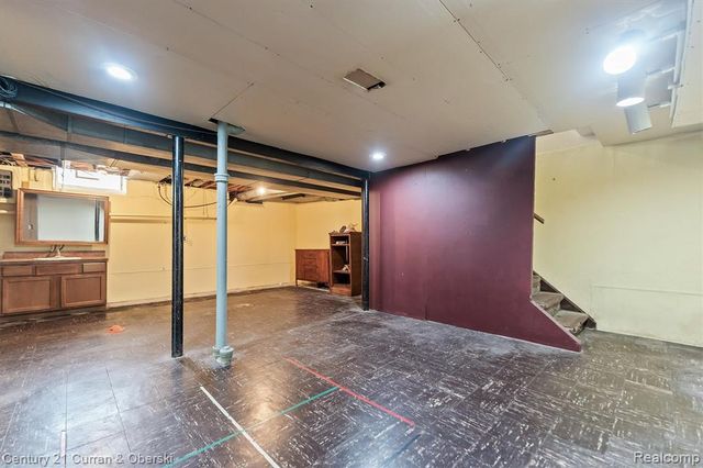 25137 Castlereigh Drive, Farmington Hills, MI 48336