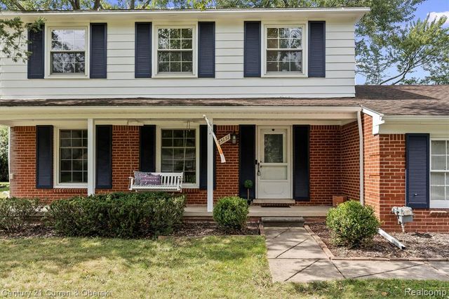 25137 Castlereigh Drive, Farmington Hills, MI 48336