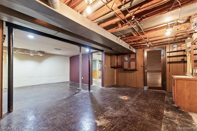 25137 Castlereigh Drive, Farmington Hills, MI 48336
